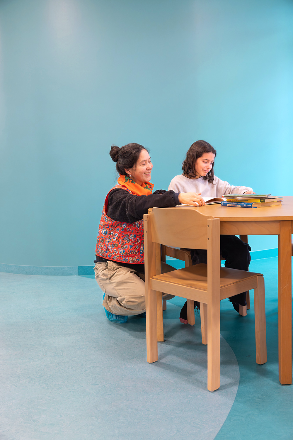 baukind | Phorms Schule Berlin – Workspace Stehtische