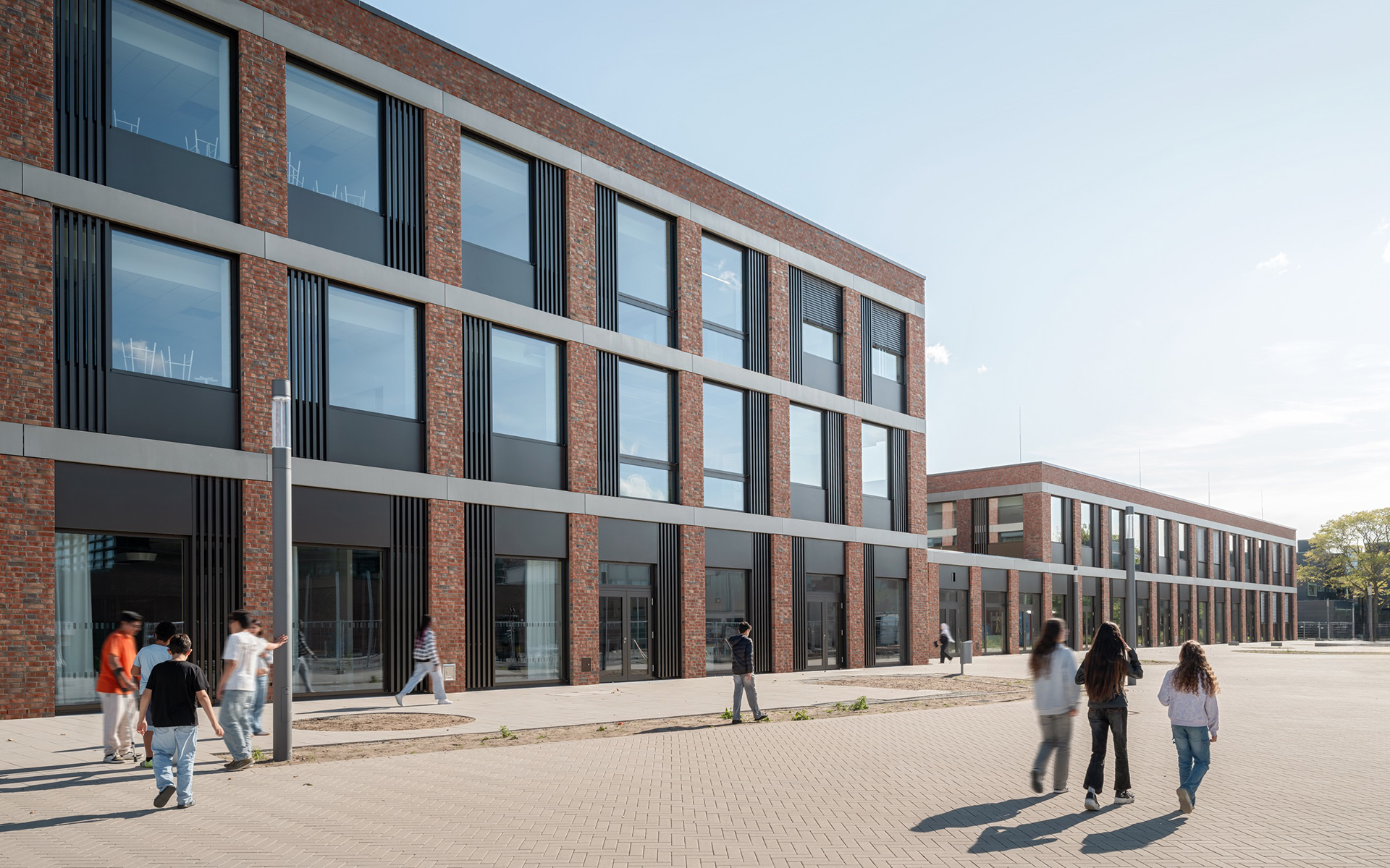 baukind | Phorms Schule Berlin – Workspace Stehtische