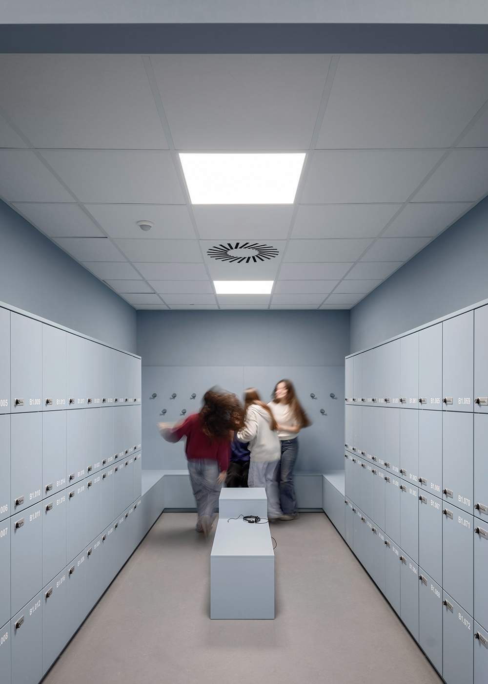 baukind | Phorms Schule Berlin – Workspace Stehtische