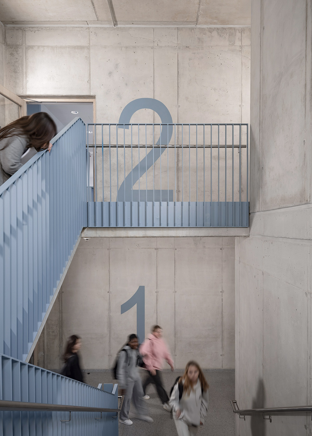 baukind | Phorms Schule Berlin – Workspace Stehtische