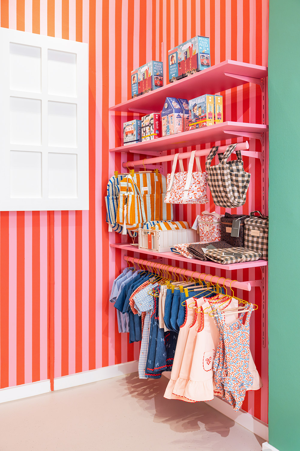baukind | Phorms Schule Berlin – Workspace Stehtische