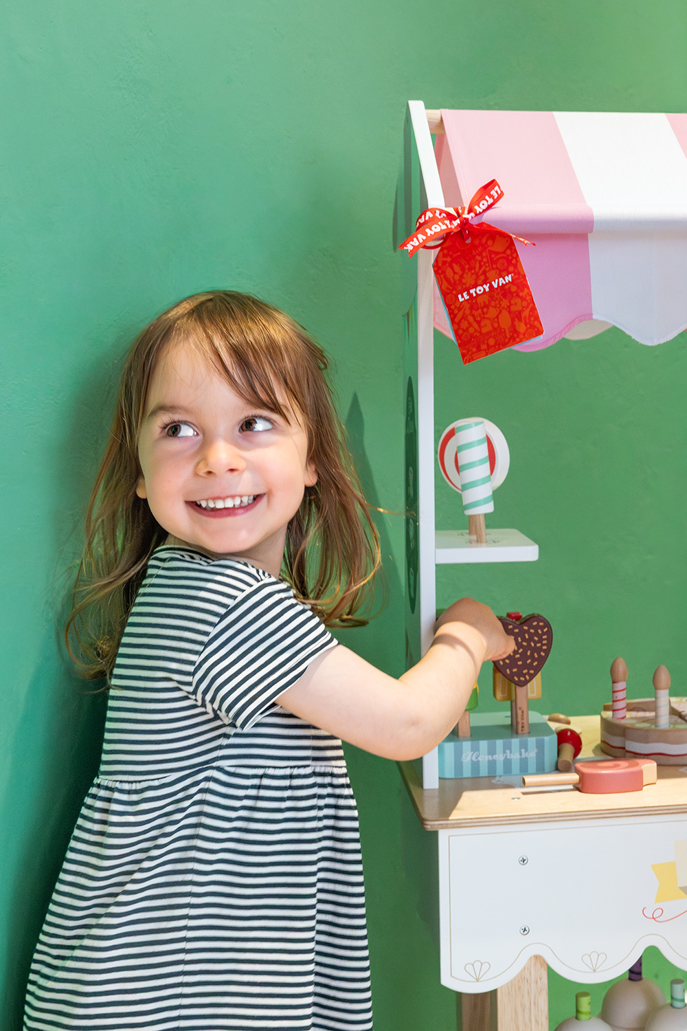 baukind | Phorms Schule Berlin – Workspace Stehtische
