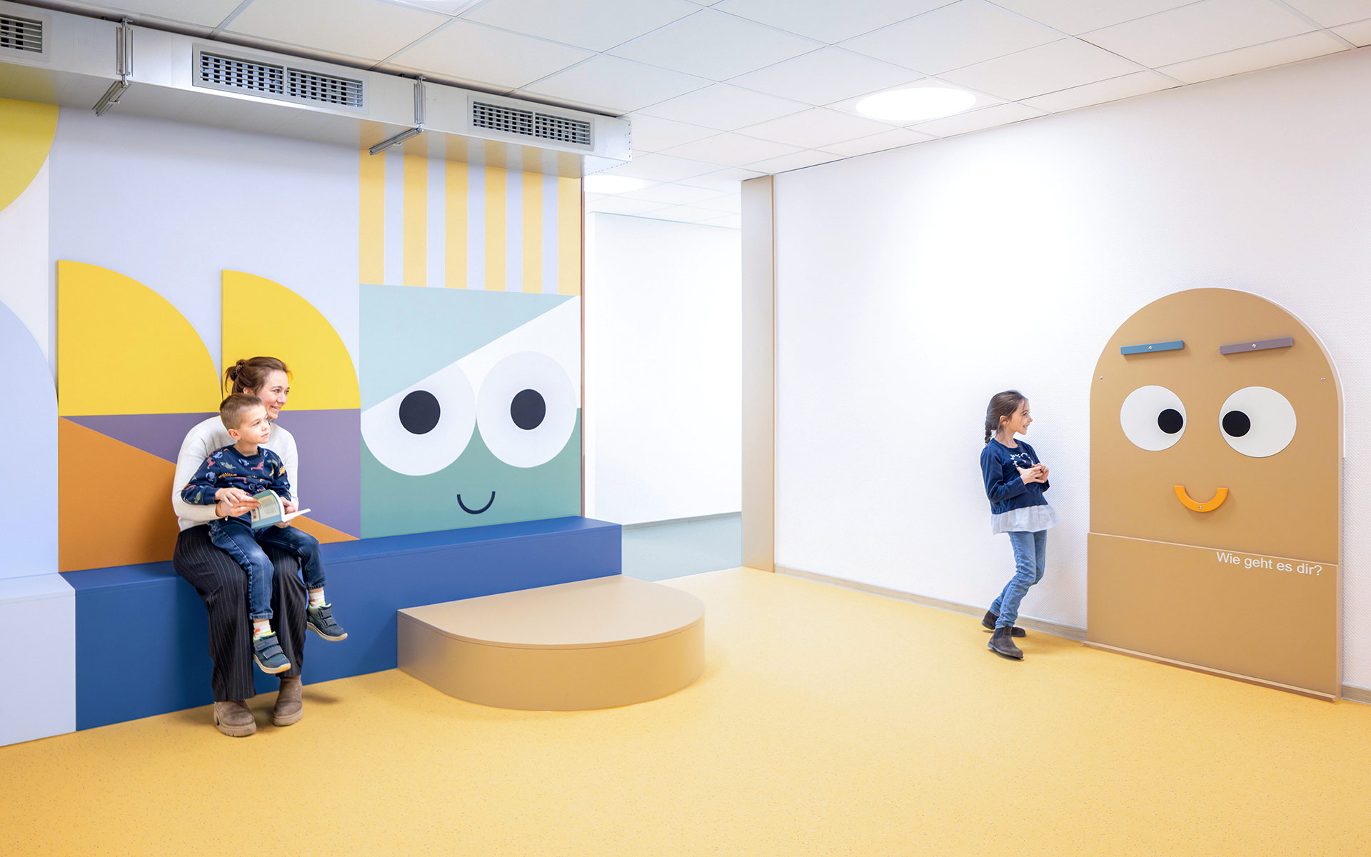 baukind | Phorms Schule Berlin – Workspace Stehtische