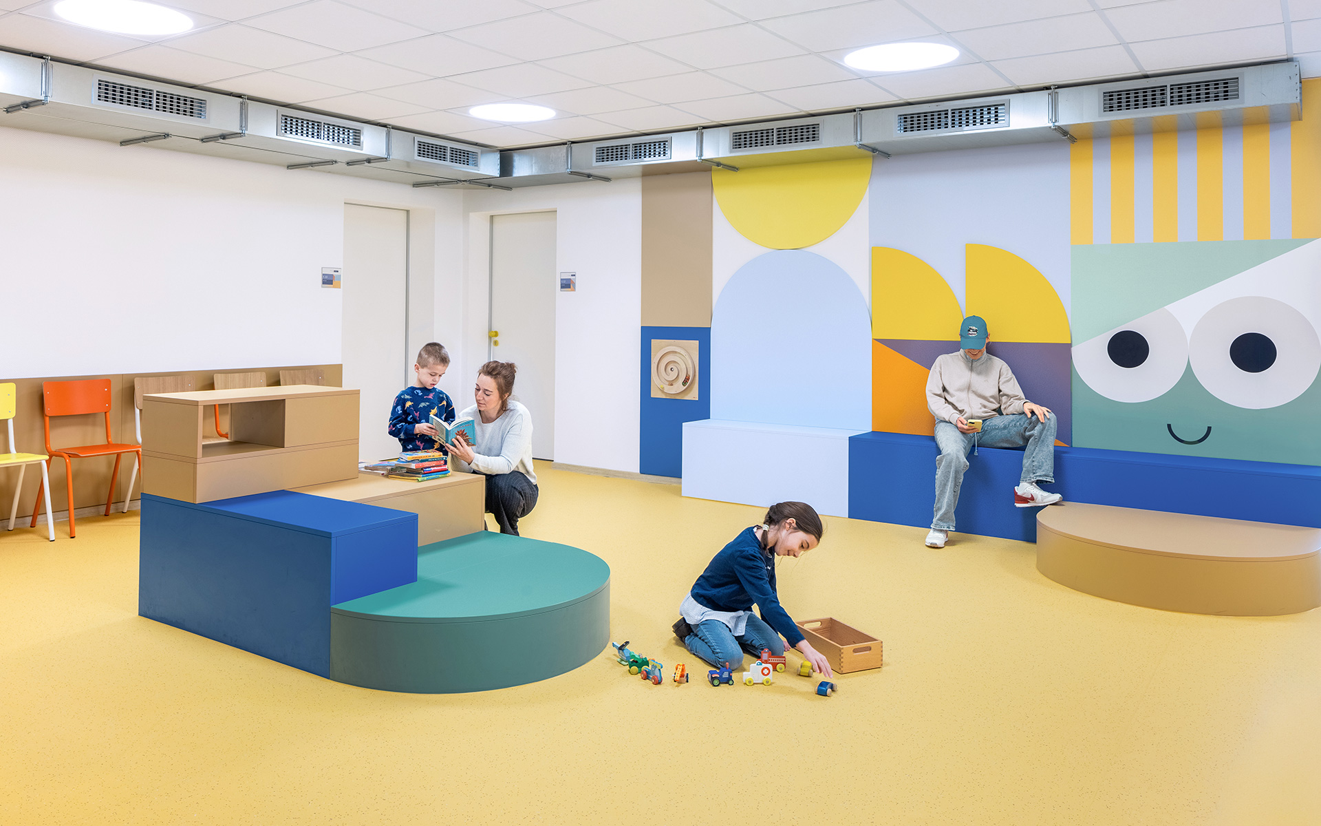 baukind | Phorms Schule Berlin – Workspace Stehtische