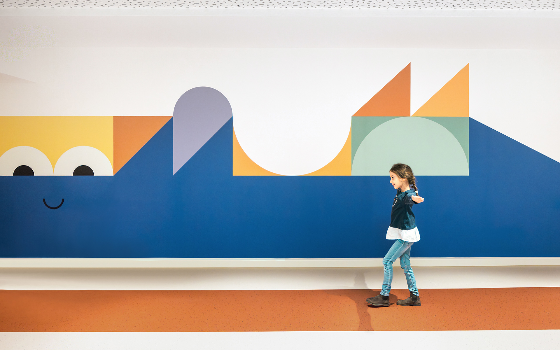 baukind | Phorms Schule Berlin – Workspace Stehtische