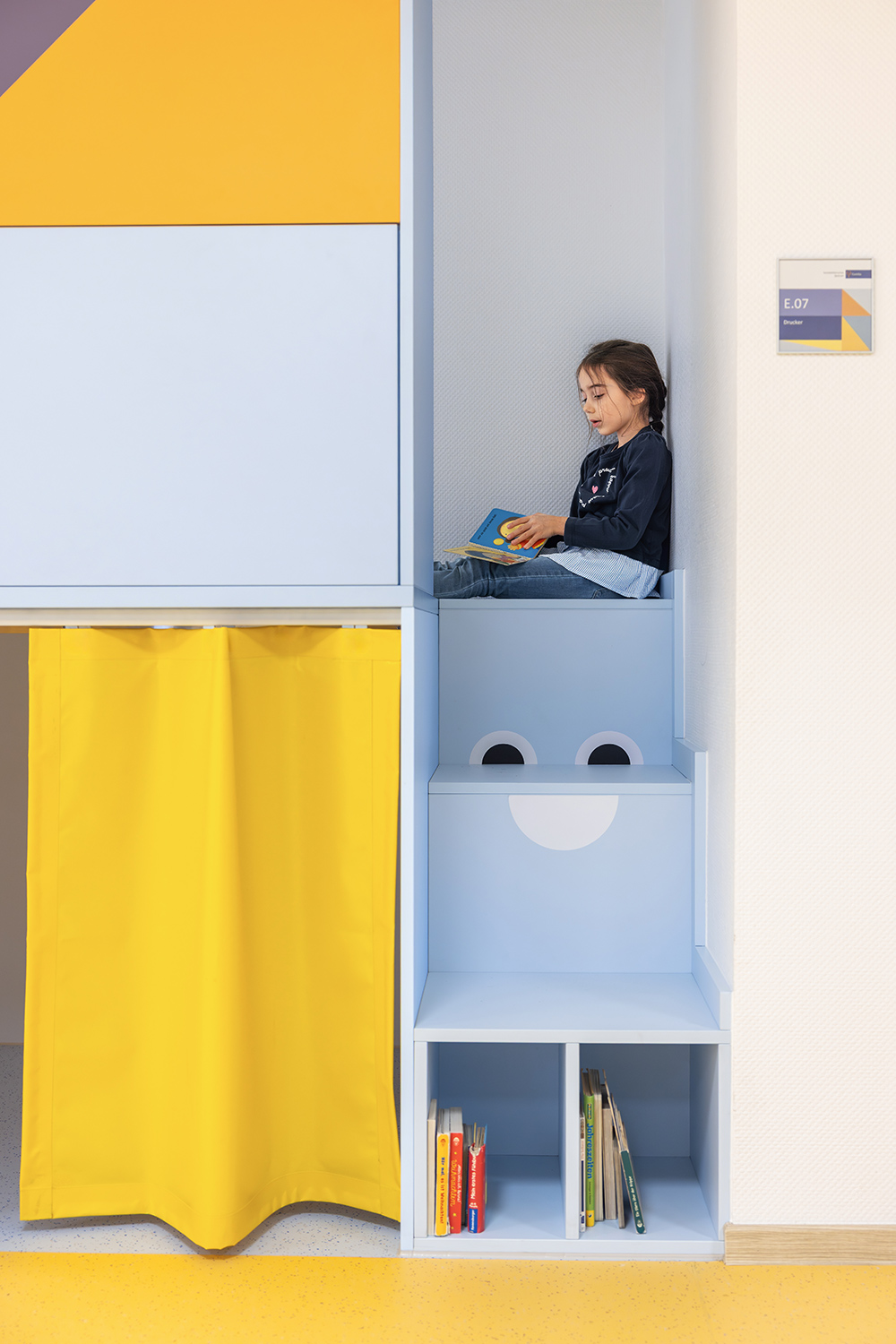 baukind | Phorms Schule Berlin – Workspace Stehtische