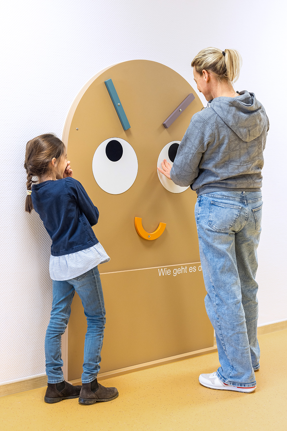 baukind | Phorms Schule Berlin – Workspace Stehtische