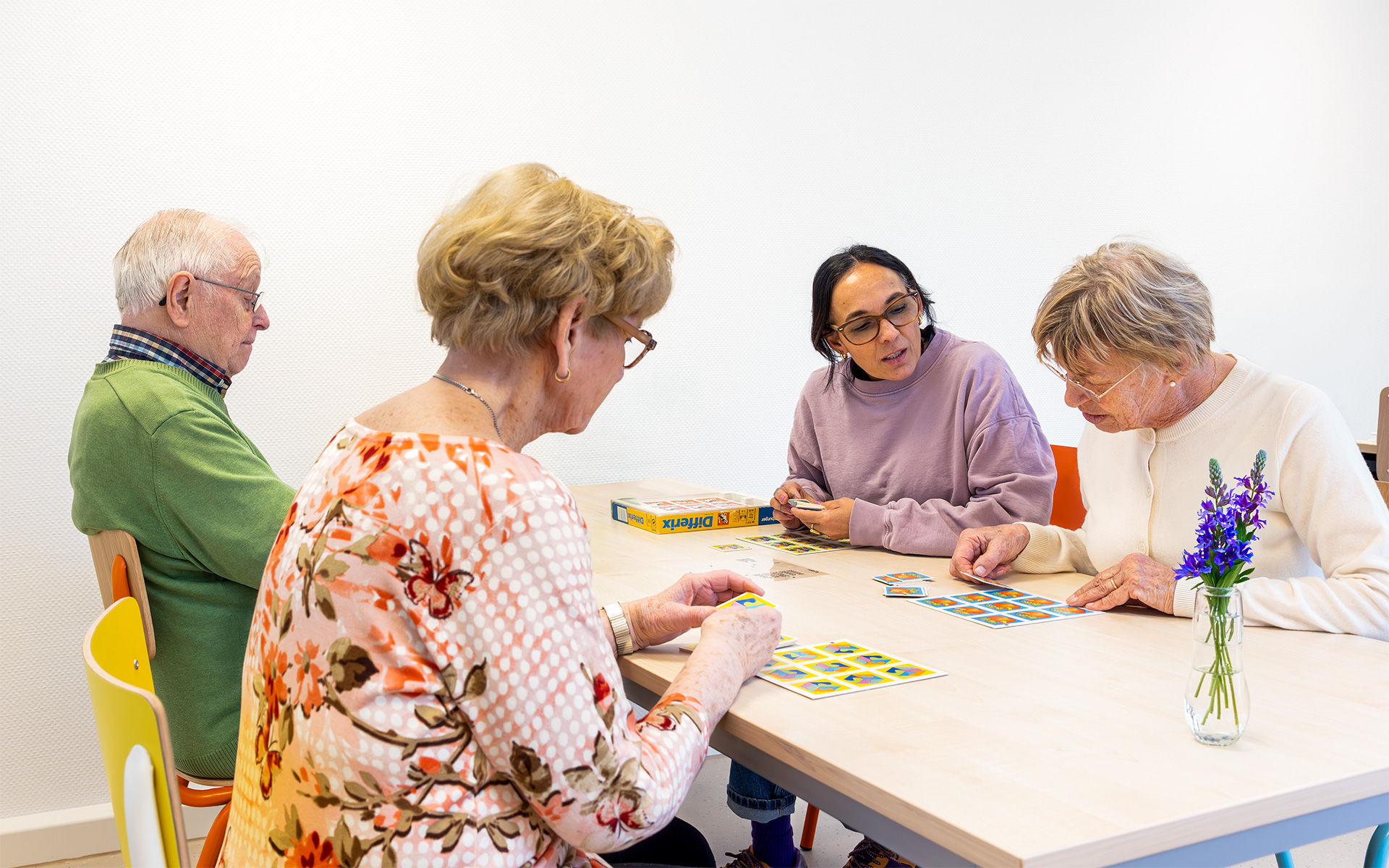baukind | Phorms Schule Berlin – Workspace Stehtische