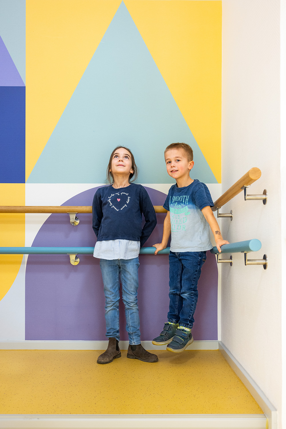 baukind | Phorms Schule Berlin – Workspace Stehtische