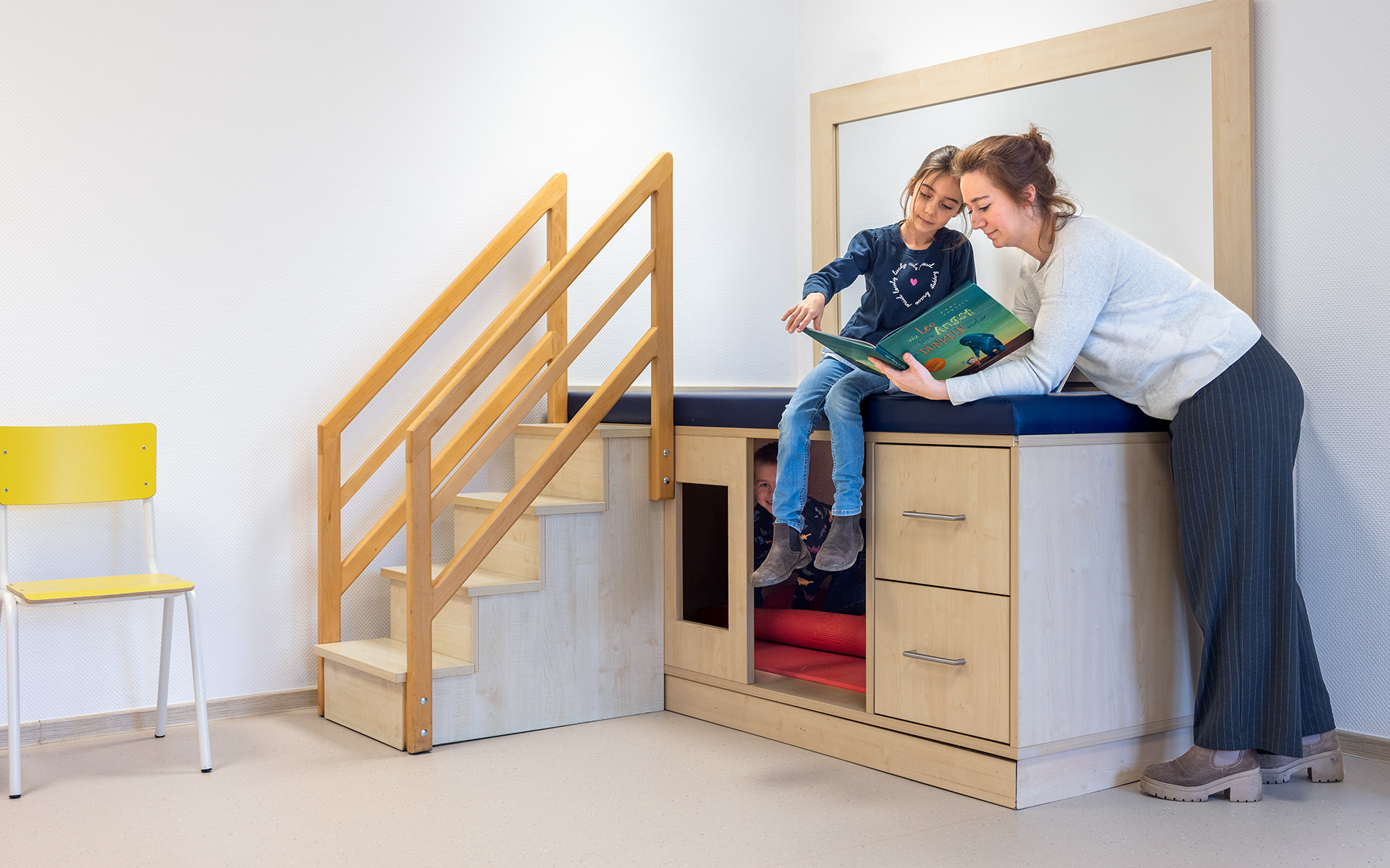 baukind | Phorms Schule Berlin – Workspace Stehtische