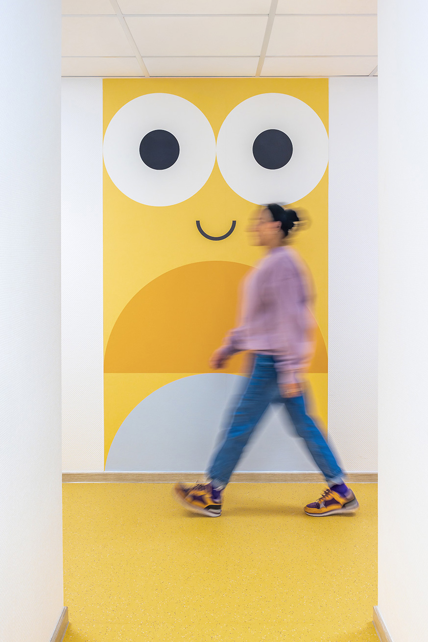 baukind | Phorms Schule Berlin – Workspace Stehtische