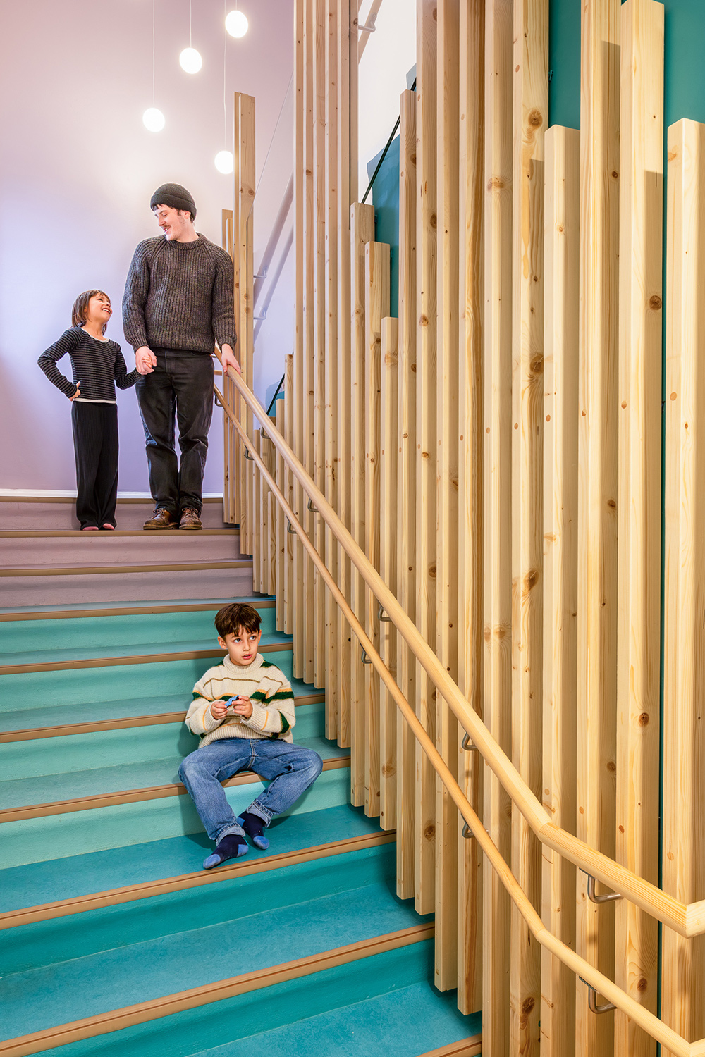 baukind | Phorms Schule Berlin – Workspace Stehtische