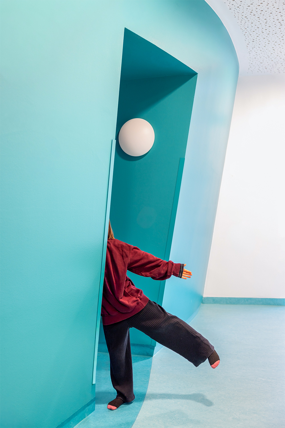 baukind | Phorms Schule Berlin – Workspace Stehtische