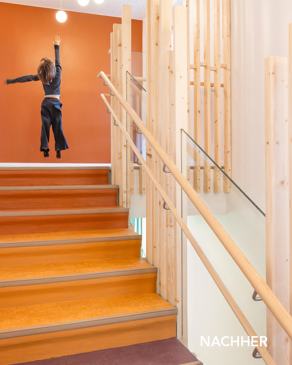 baukind | Phorms Schule Berlin – Workspace Stehtische